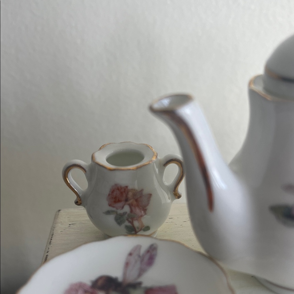 Miniature Reutter Porcelain Flower Fairies Tea Set - Picture 5 of 7